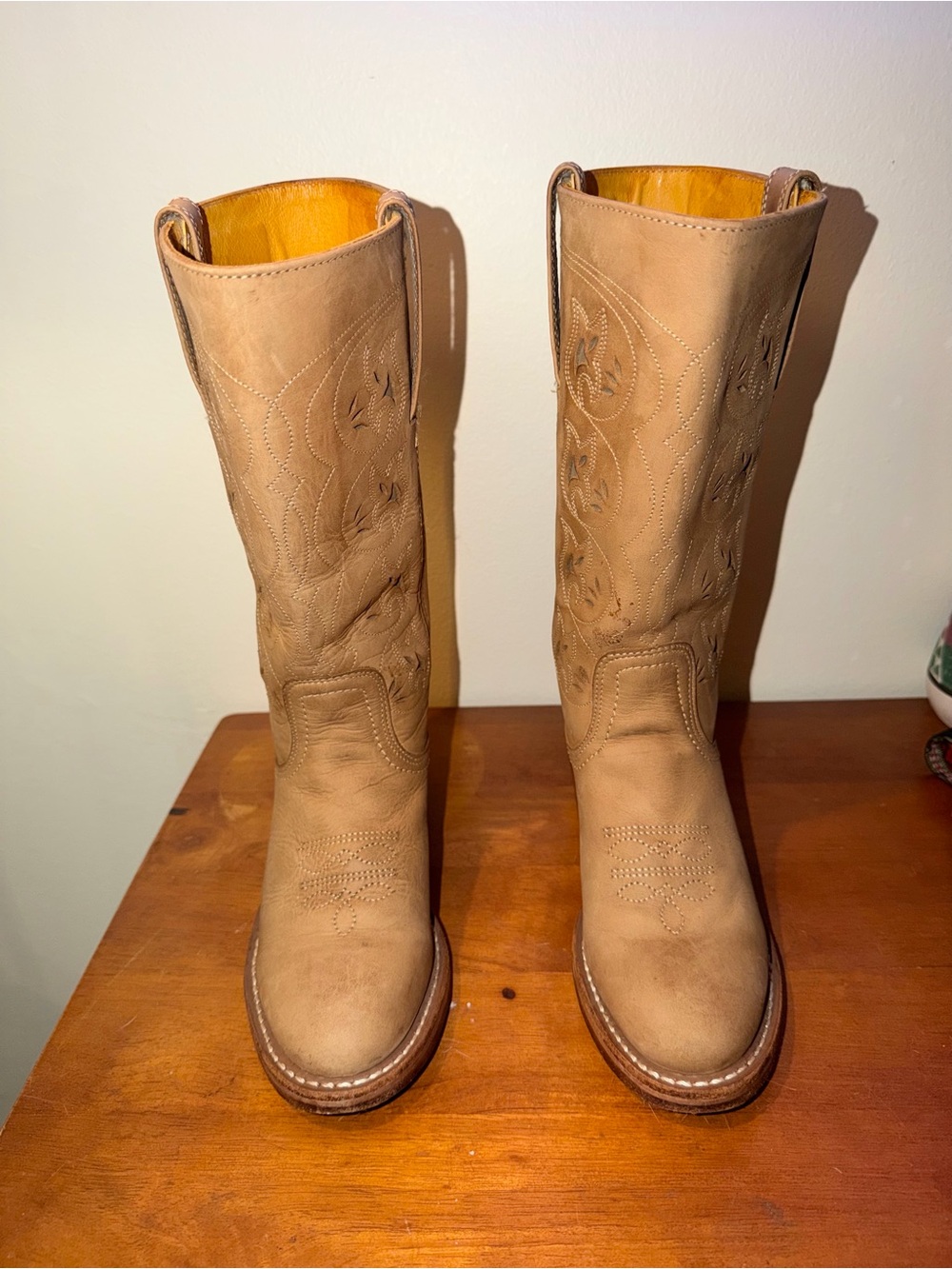 Vintage Frye Austin Nubuck Suede Cowgirl Boots Tooled Flower Inlay USA 6 M - Picture 5 of 8
